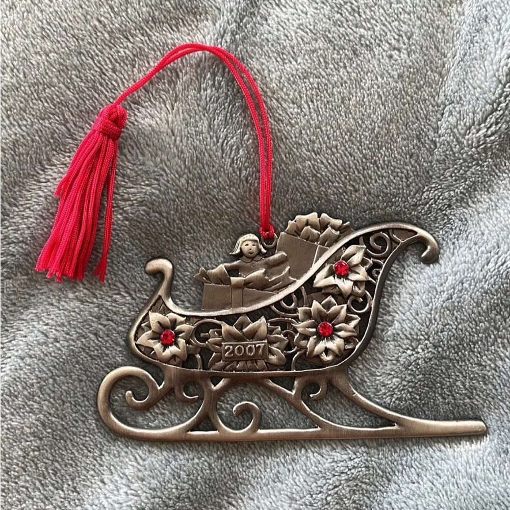 Avon 2007 Collectible Christmas Ornament